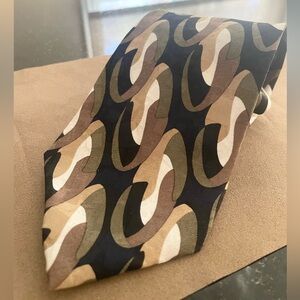 Ziggurat by Mulberry silk abstract oval print tie